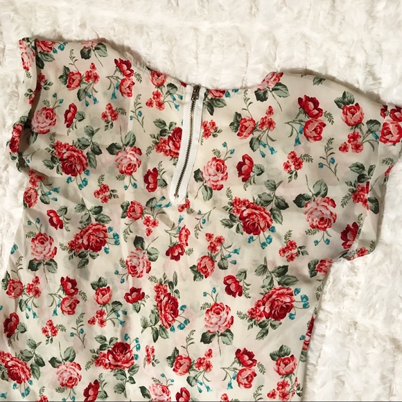 Rose Back Zip Blouse! - Picture 2 of 5